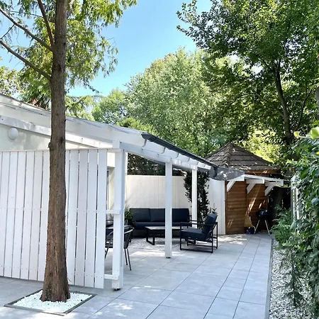 Lakeside Next To In Apartment